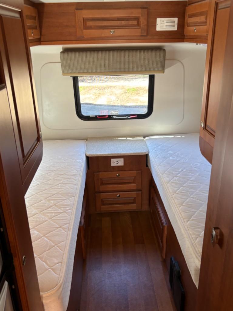 2011 Ford Econoline - Photo 15