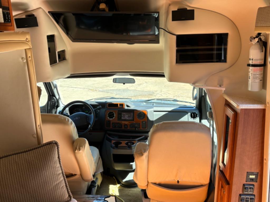 2011 Ford Econoline - Photo 11